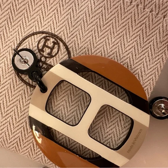 Hermes H Equipe Earrings lacquered NWT Sable color hard to find! - Picture 3 of 7